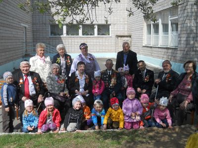 veterany_v_gostyah_u_detei